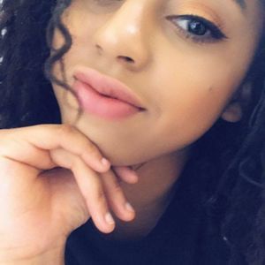 Meet your Posher, Estephanie